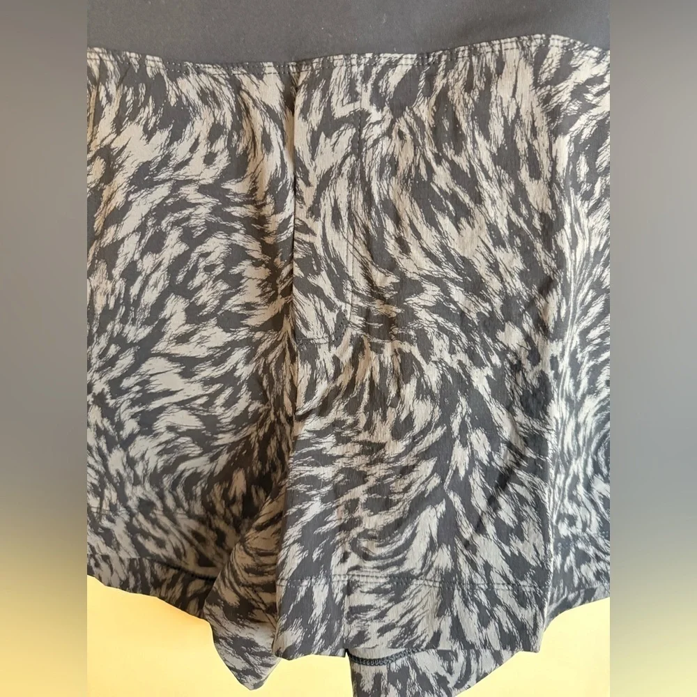 NWT Athleta Women’s Trekkie North NVLX Printed Shorts - Size 20